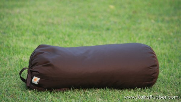 Kaika-หมอนทรงกระบอก-สีน้ำตาล-002 หมอนทรงกระบอก Size-S สีน้ำตาล ผ้ากันน้ำ กันไรฝุ่น