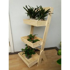 ชั้นไม้วางของสีเบจ